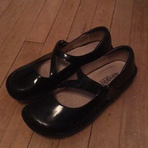 Algeria black patten leather shoes